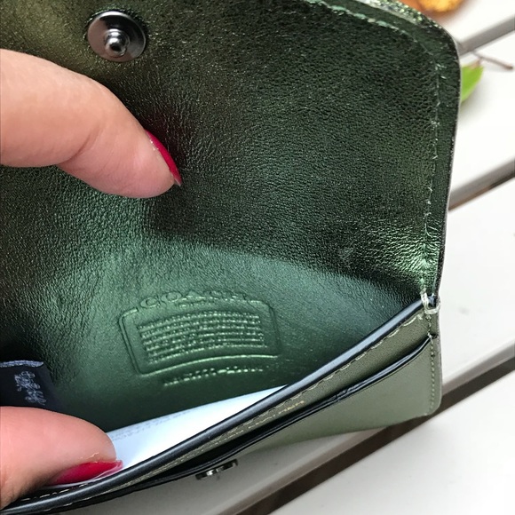 ⛔️SOLD⛔️Authentic Coach Glitter leather /Wristlet - Picture 5 of 8